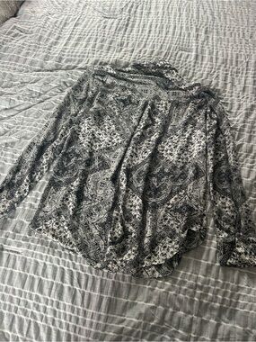 Rose & Olive Black and White Paisley Long Sleeve Blouse